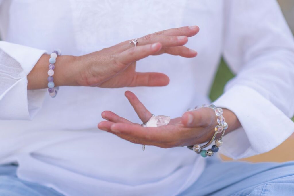 how to use crystals during meditation